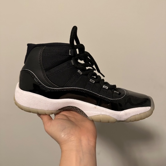 Jordan 11 size 6Y - Picture 3 of 4
